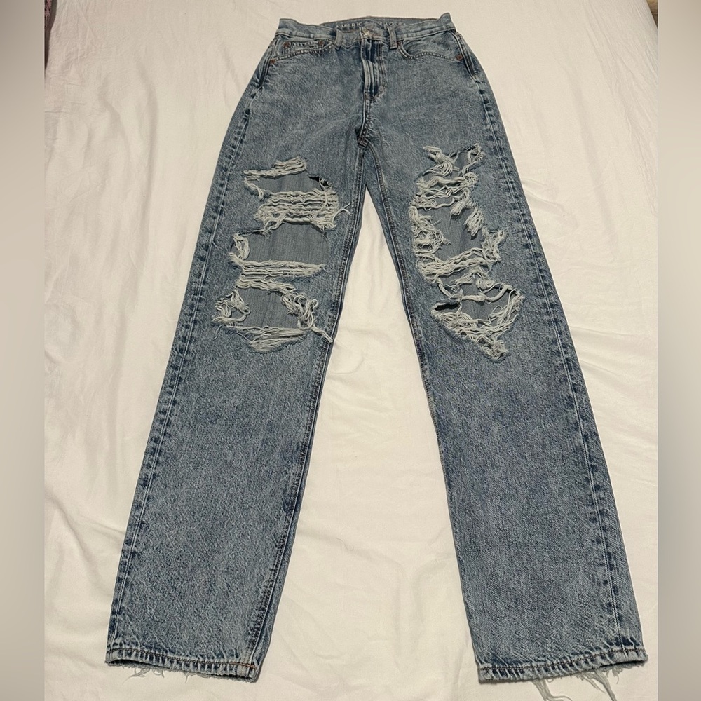 AE Ripped Baggy Mom Jean